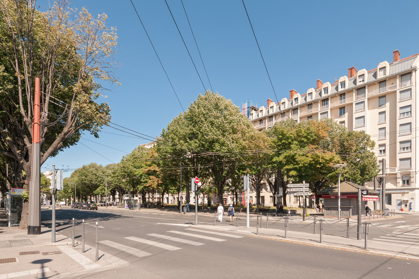 vente PLACE JEAN MACE / T2bis DE 73M2